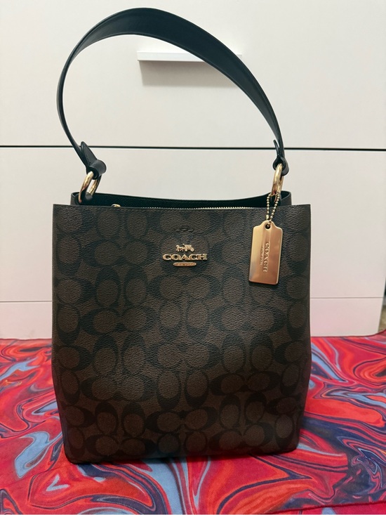Coach Handbags - Coach Small Town Bucket Bag in Signature Canvas w/ Gold Plated Hangtag 🖤🤎